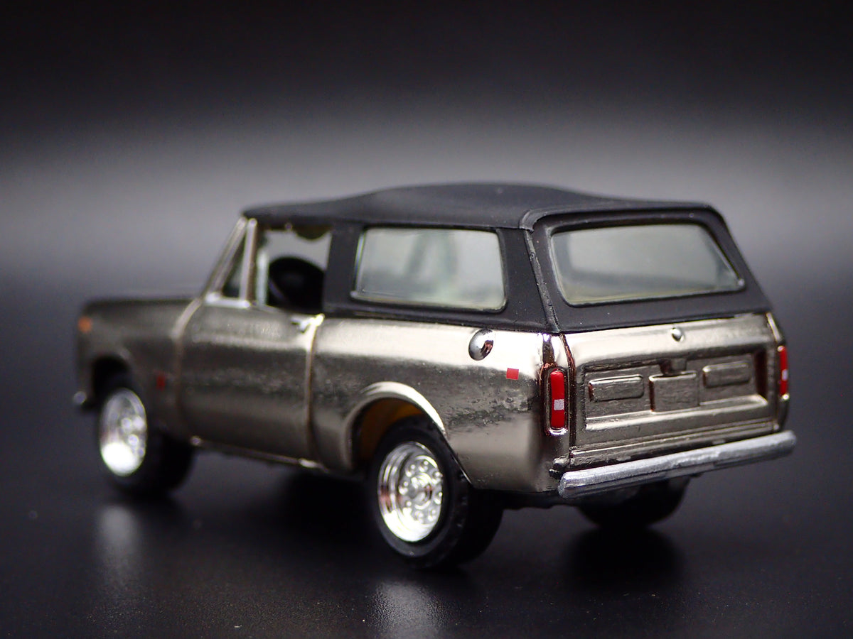 1979 79 INTERNATIONAL SCOUT II 4X4 CHROME 1:64 SCALE DIORAMA DIECAST MODEL CAR