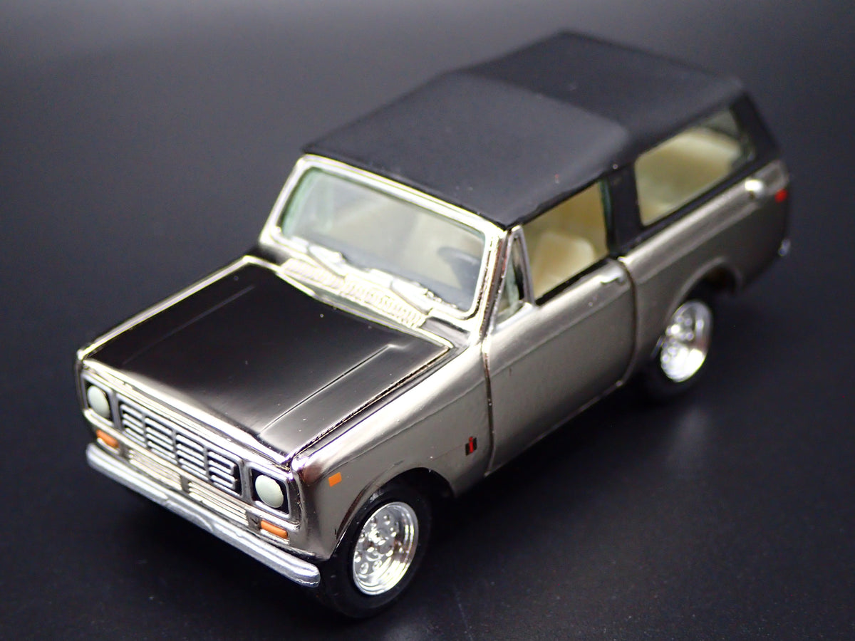 1979 79 INTERNATIONAL SCOUT II 4X4 CHROME 1:64 SCALE DIORAMA DIECAST MODEL CAR