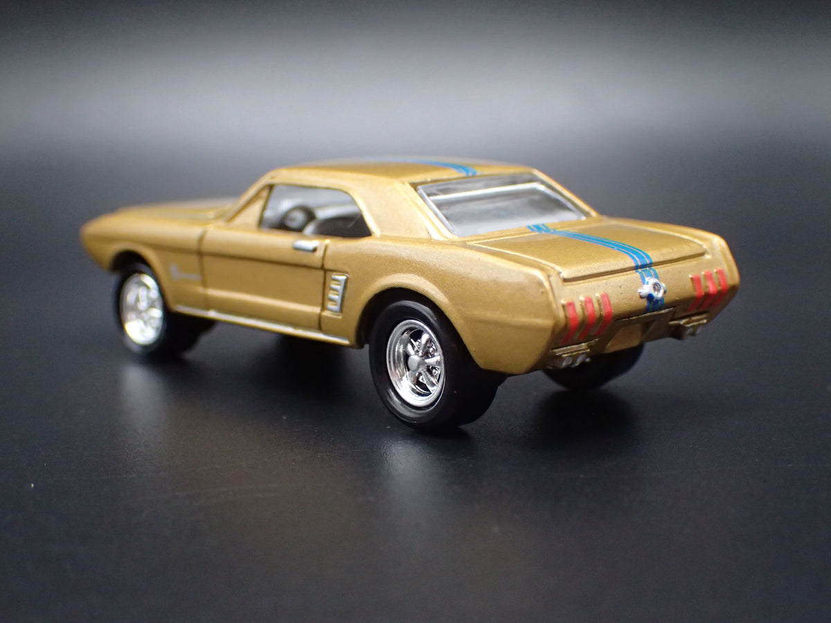 1963 63 FORD MUSTANG II CONCEPT GOLD 1:64 SCALE DIORAMA DIECAST MODEL CAR