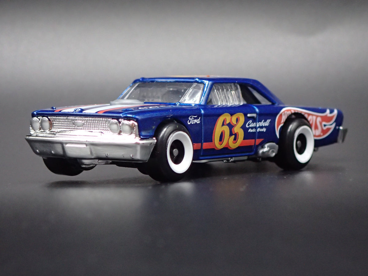 1963 63 FORD GALAXIE 500 BLUE 1/64 SCALE COLLECTIBLE DIORAMA DIECAST MODEL CAR