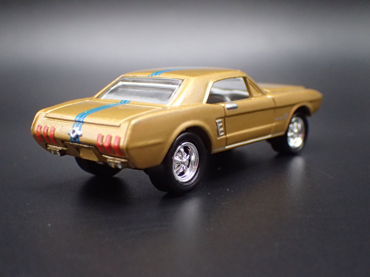 1963 63 FORD MUSTANG II CONCEPT GOLD 1:64 SCALE DIORAMA DIECAST MODEL CAR