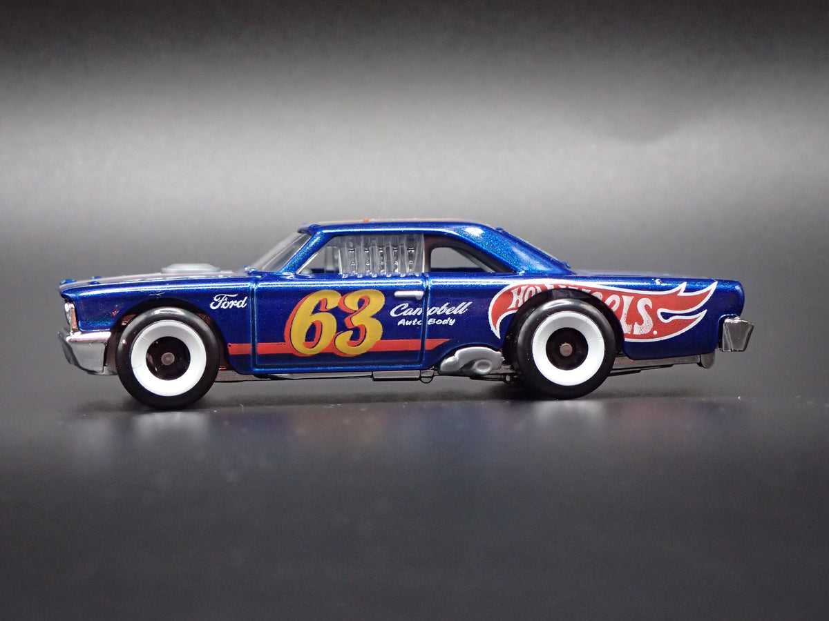 1963 63 FORD GALAXIE 500 BLUE 1/64 SCALE COLLECTIBLE DIORAMA DIECAST MODEL CAR