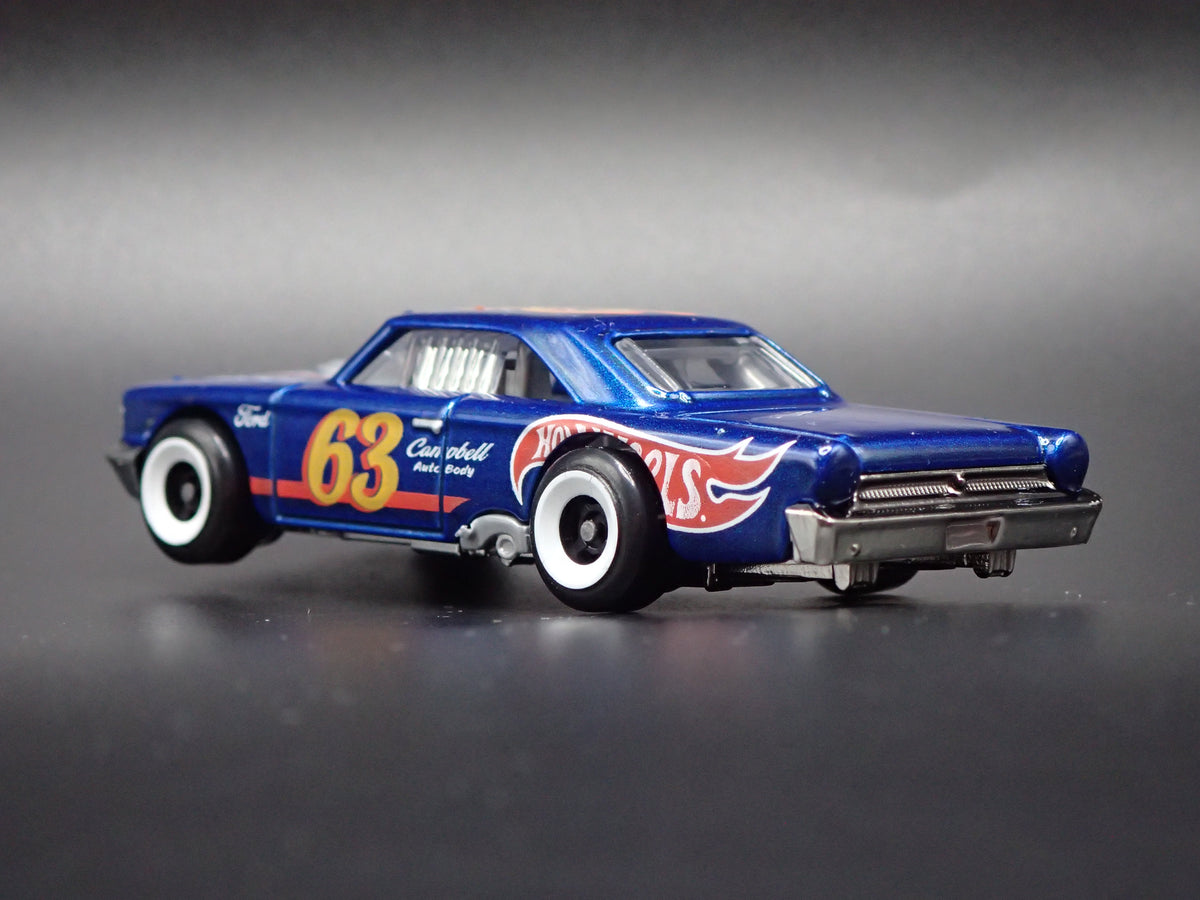 1963 63 FORD GALAXIE 500 BLUE 1/64 SCALE COLLECTIBLE DIORAMA DIECAST MODEL CAR