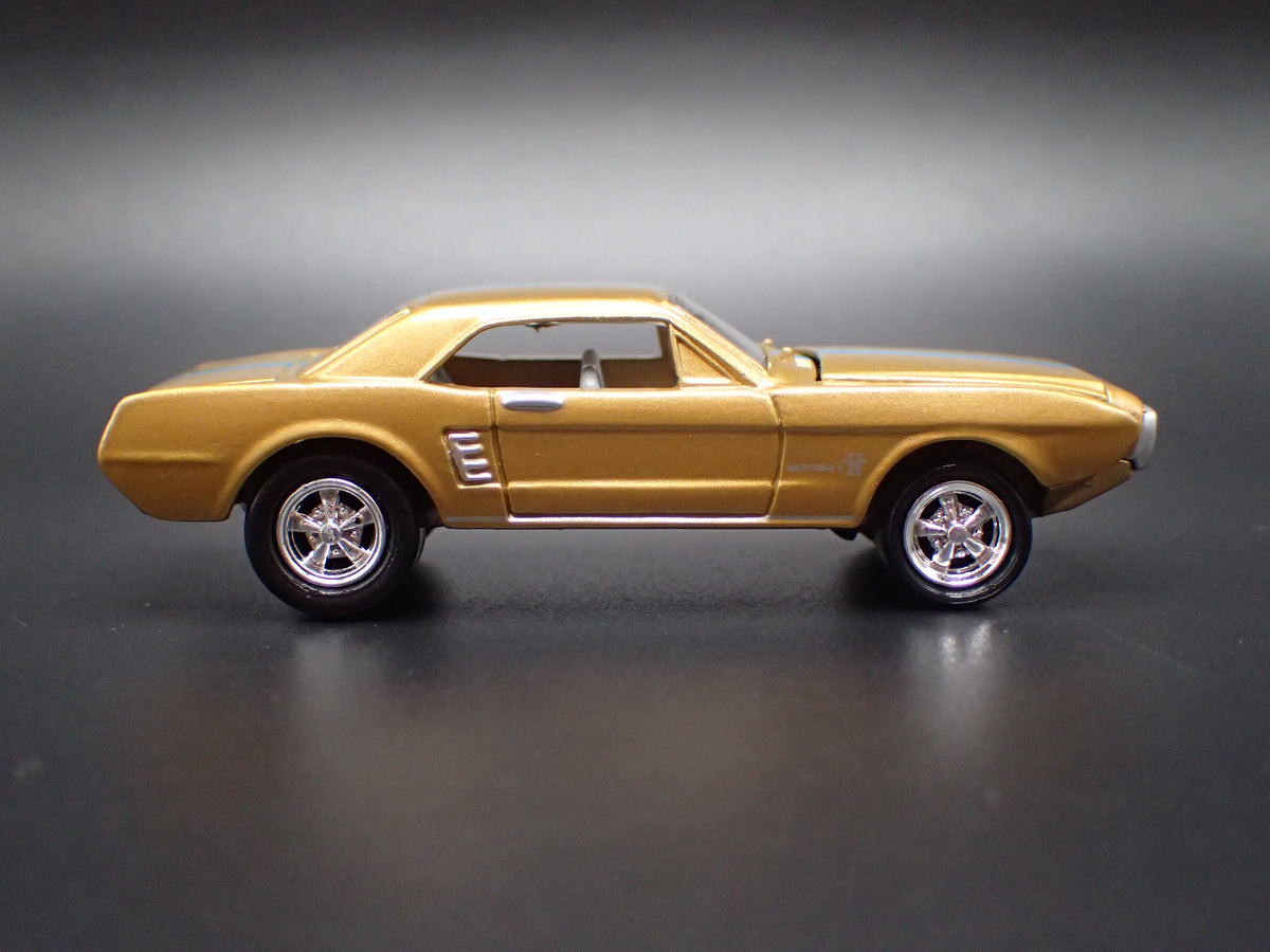 1963 63 FORD MUSTANG II CONCEPT GOLD 1:64 SCALE DIORAMA DIECAST MODEL CAR
