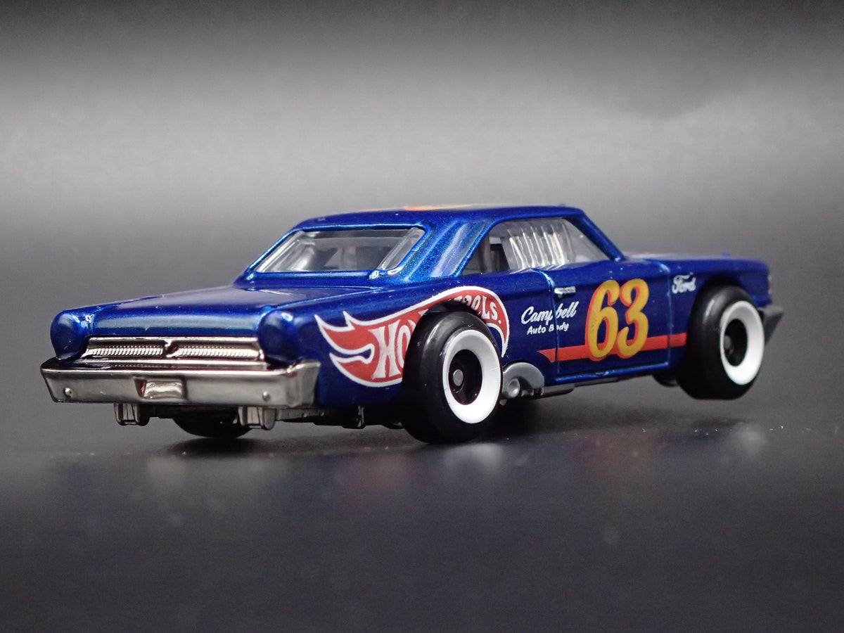 1963 63 FORD GALAXIE 500 BLUE 1/64 SCALE COLLECTIBLE DIORAMA DIECAST MODEL CAR