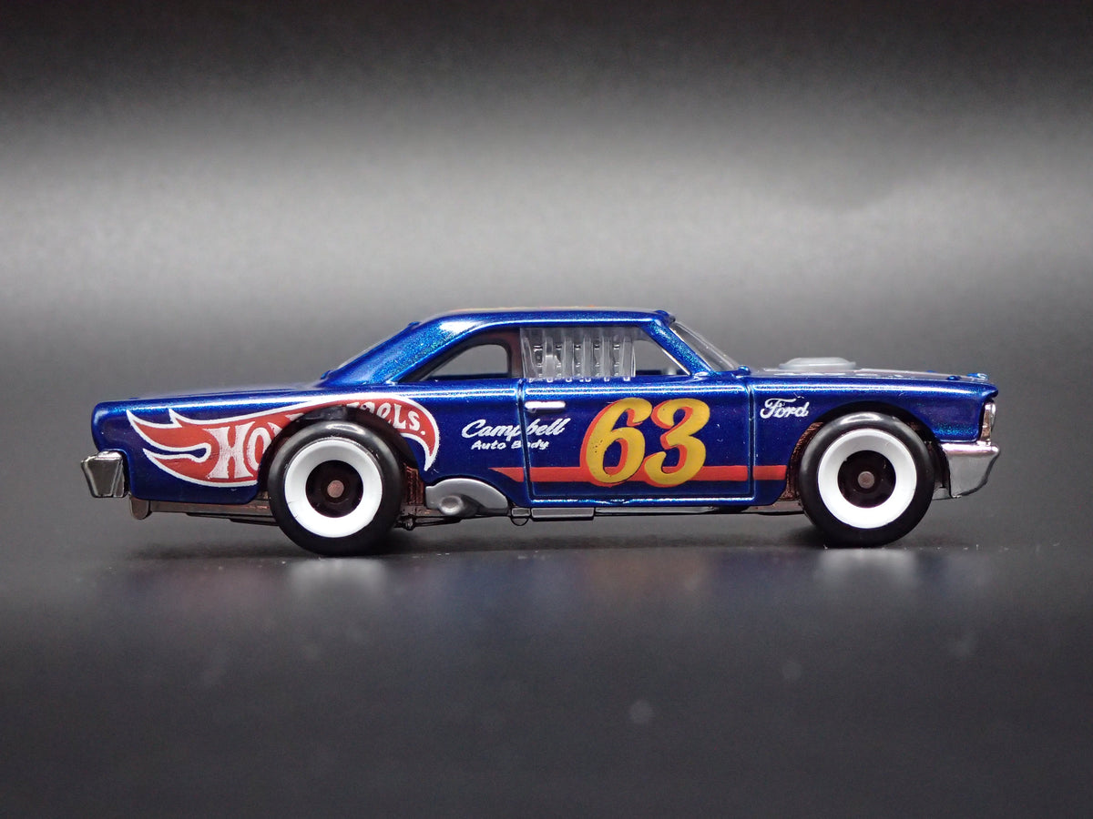 1963 63 FORD GALAXIE 500 BLUE 1/64 SCALE COLLECTIBLE DIORAMA DIECAST MODEL CAR