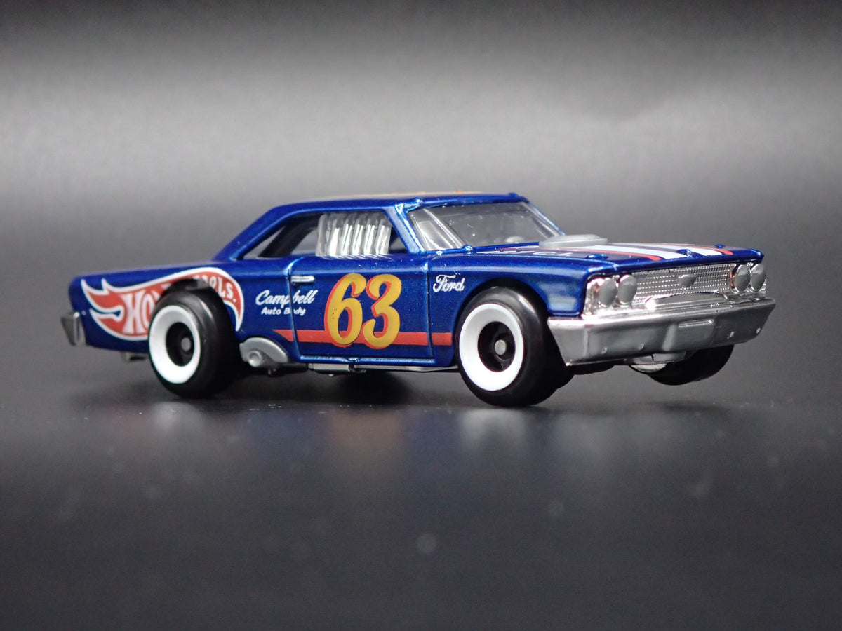 1963 63 FORD GALAXIE 500 BLUE 1/64 SCALE COLLECTIBLE DIORAMA DIECAST MODEL CAR
