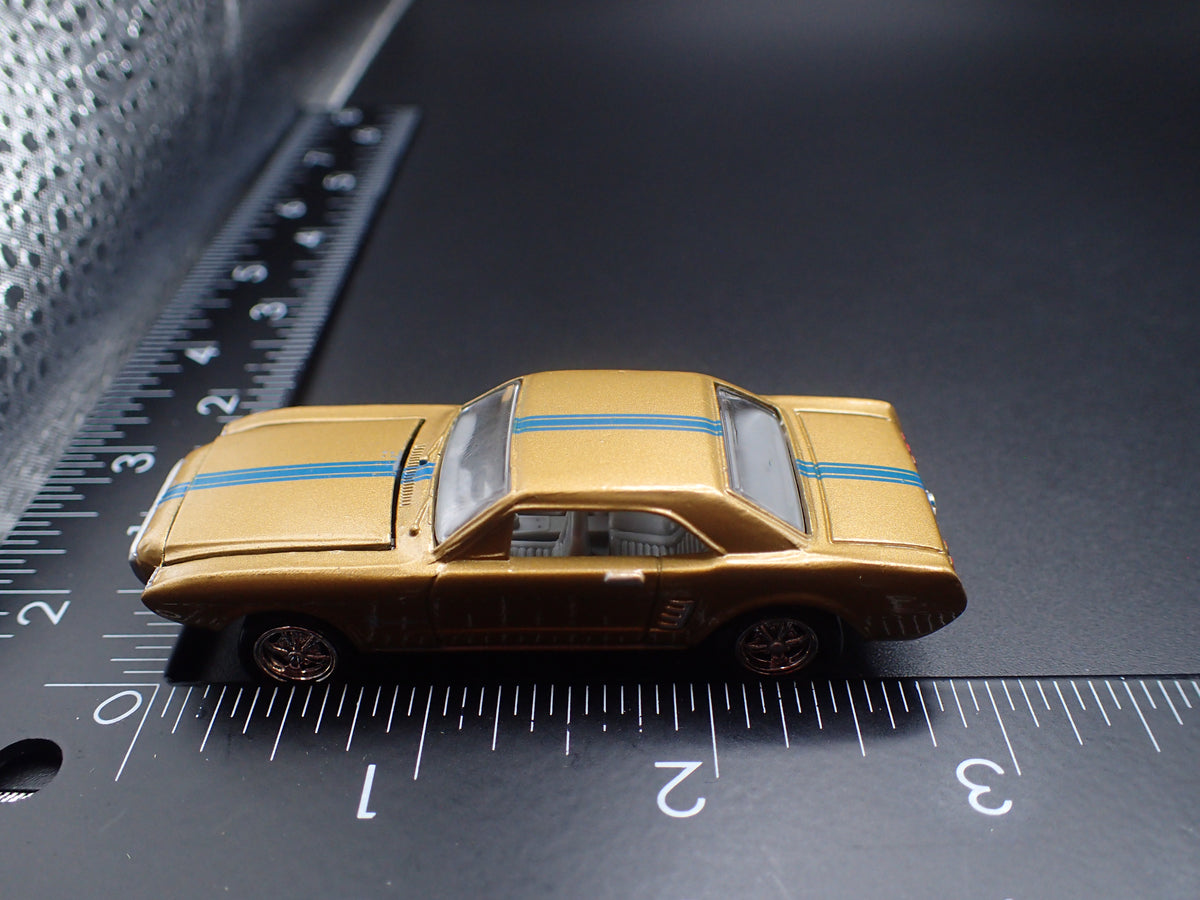 1963 63 FORD MUSTANG II CONCEPT GOLD 1:64 SCALE DIORAMA DIECAST MODEL CAR