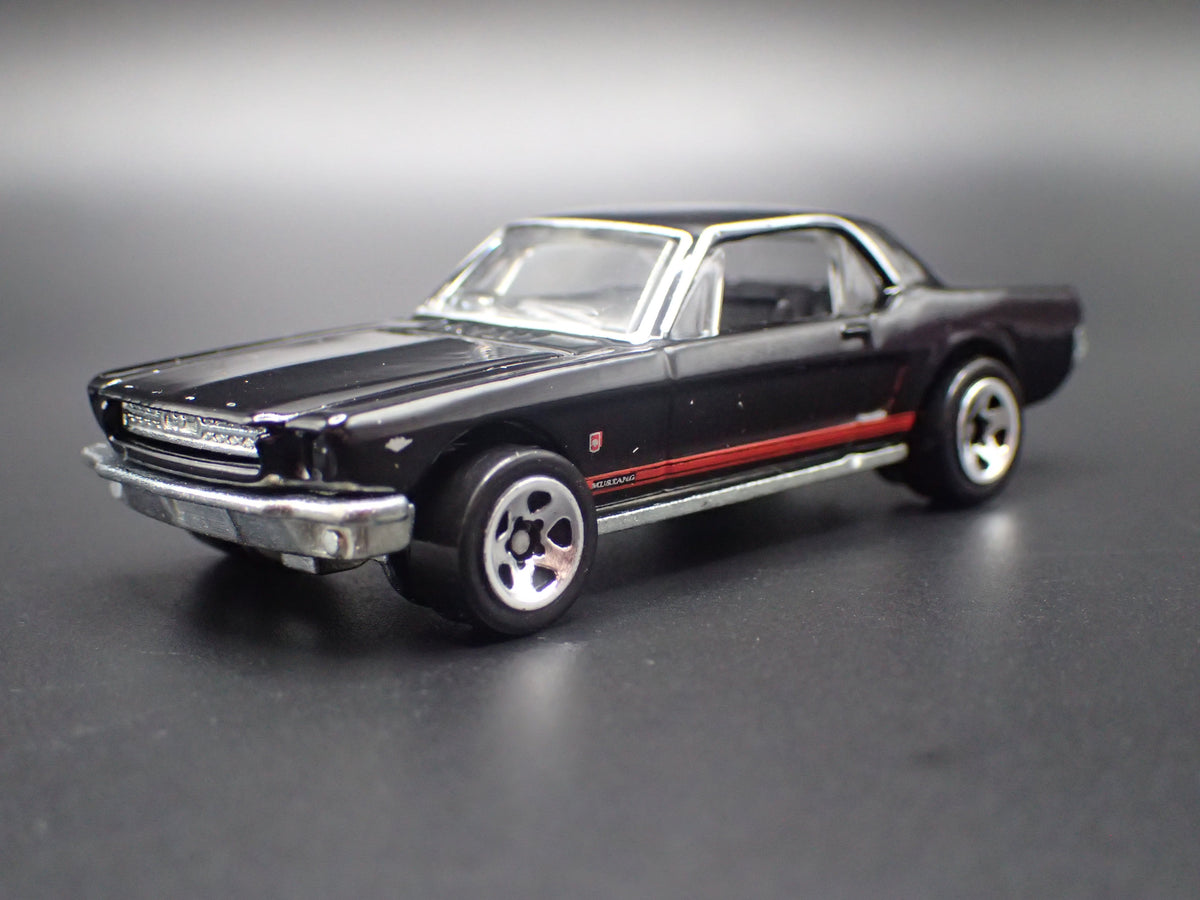 1965 65 FORD MUSTANG COUPE BLACK 1:64 SCALE COLLECTIBLE DIORAMA DIECAST MODEL CAR