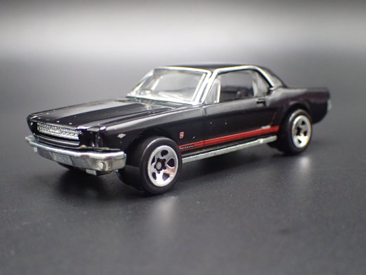 1965 65 FORD MUSTANG COUPE BLACK 1:64 SCALE COLLECTIBLE DIORAMA DIECAST MODEL CAR