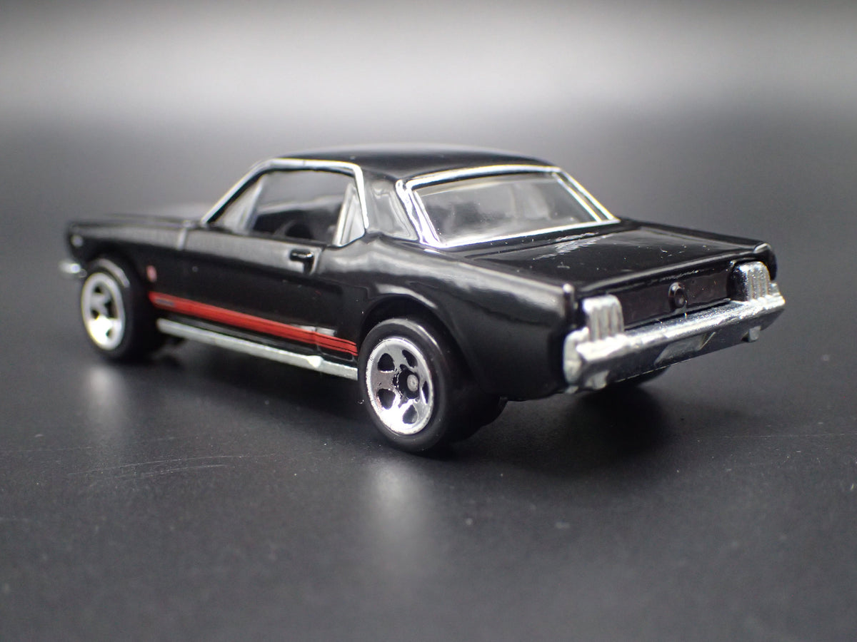 1965 65 FORD MUSTANG COUPE BLACK 1:64 SCALE COLLECTIBLE DIORAMA DIECAST MODEL CAR