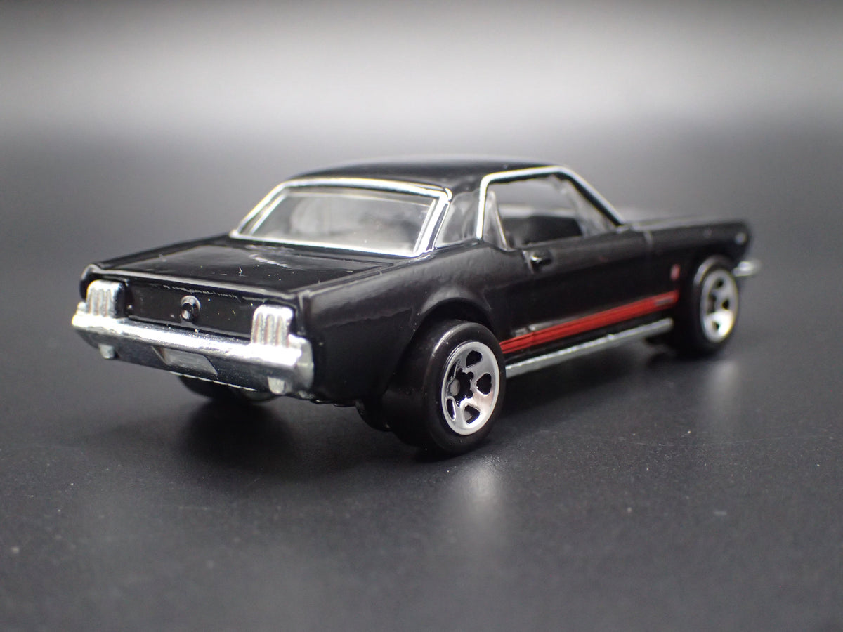 1965 65 FORD MUSTANG COUPE BLACK 1:64 SCALE COLLECTIBLE DIORAMA DIECAST MODEL CAR