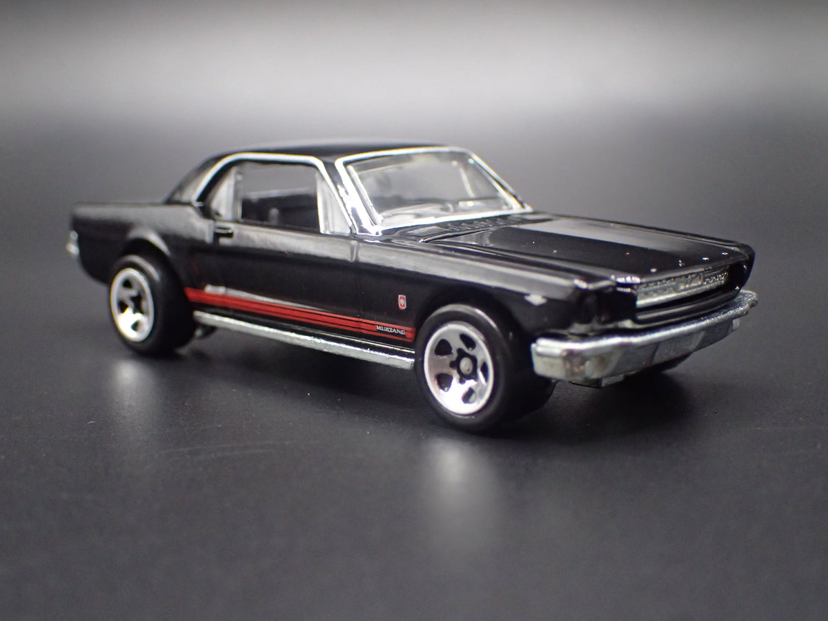 1965 65 FORD MUSTANG COUPE BLACK 1:64 SCALE COLLECTIBLE DIORAMA DIECAST MODEL CAR