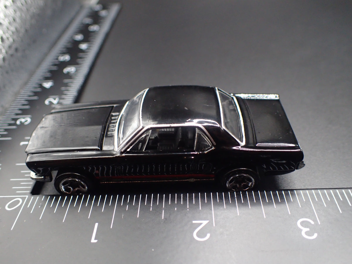 1965 65 FORD MUSTANG COUPE BLACK 1:64 SCALE COLLECTIBLE DIORAMA DIECAST MODEL CAR