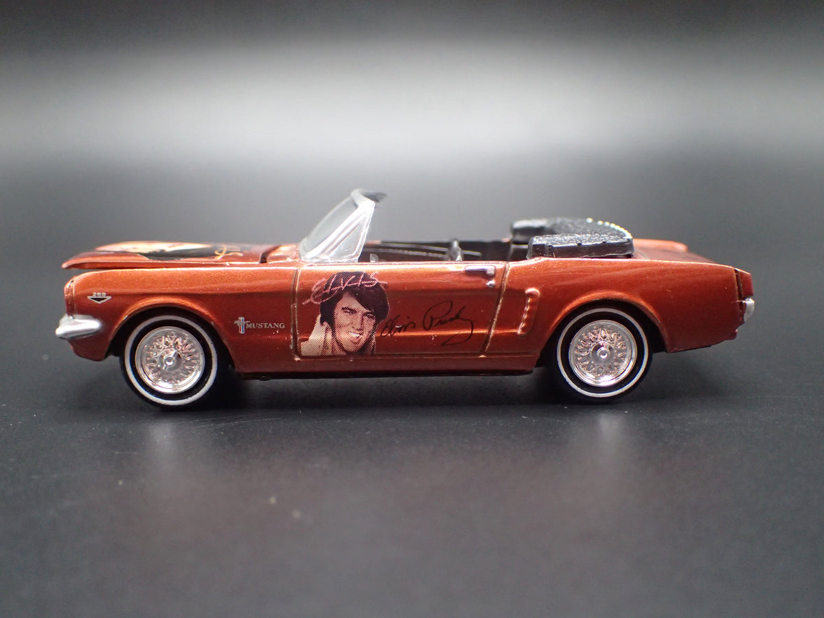1965 65 FORD MUSTANG CONVERTIBLE ELVIS 1:64 SCALE DIORAMA DIECAST MODEL CAR