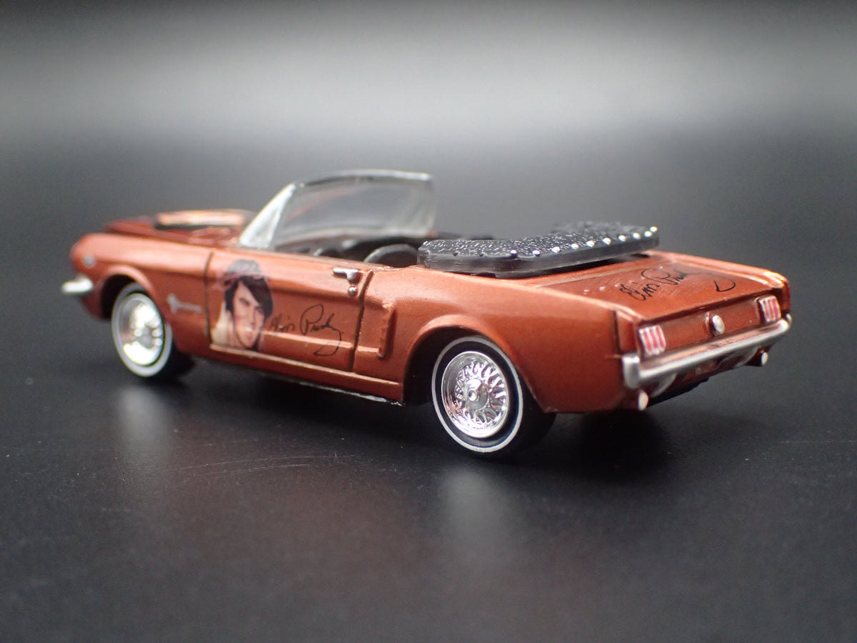 1965 65 FORD MUSTANG CONVERTIBLE ELVIS 1:64 SCALE DIORAMA DIECAST MODEL CAR