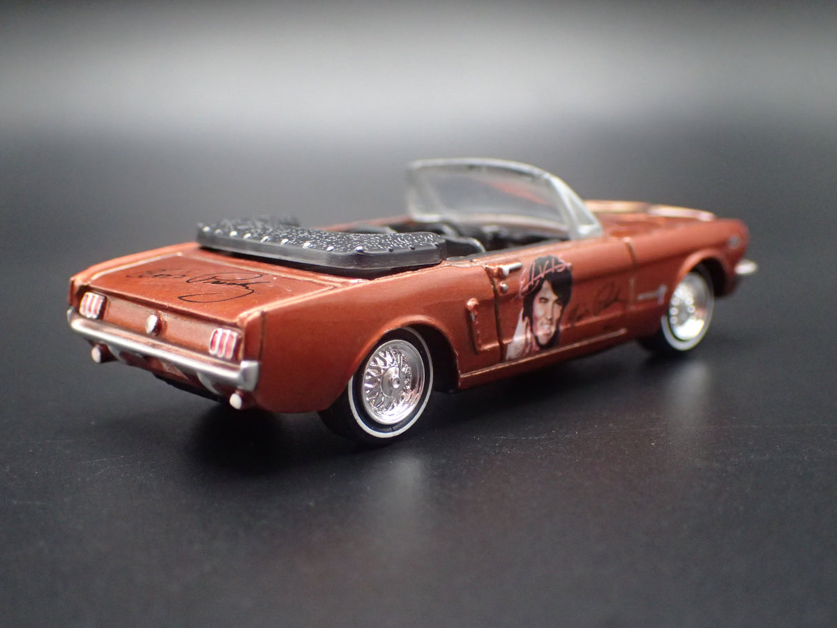 1965 65 FORD MUSTANG CONVERTIBLE ELVIS 1:64 SCALE DIORAMA DIECAST MODEL CAR