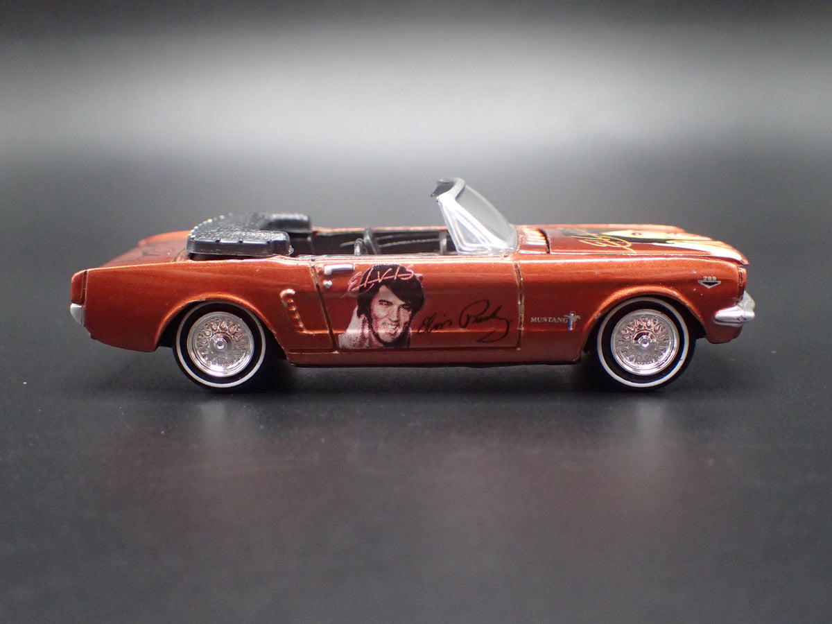 1965 65 FORD MUSTANG CONVERTIBLE ELVIS 1:64 SCALE DIORAMA DIECAST MODEL CAR