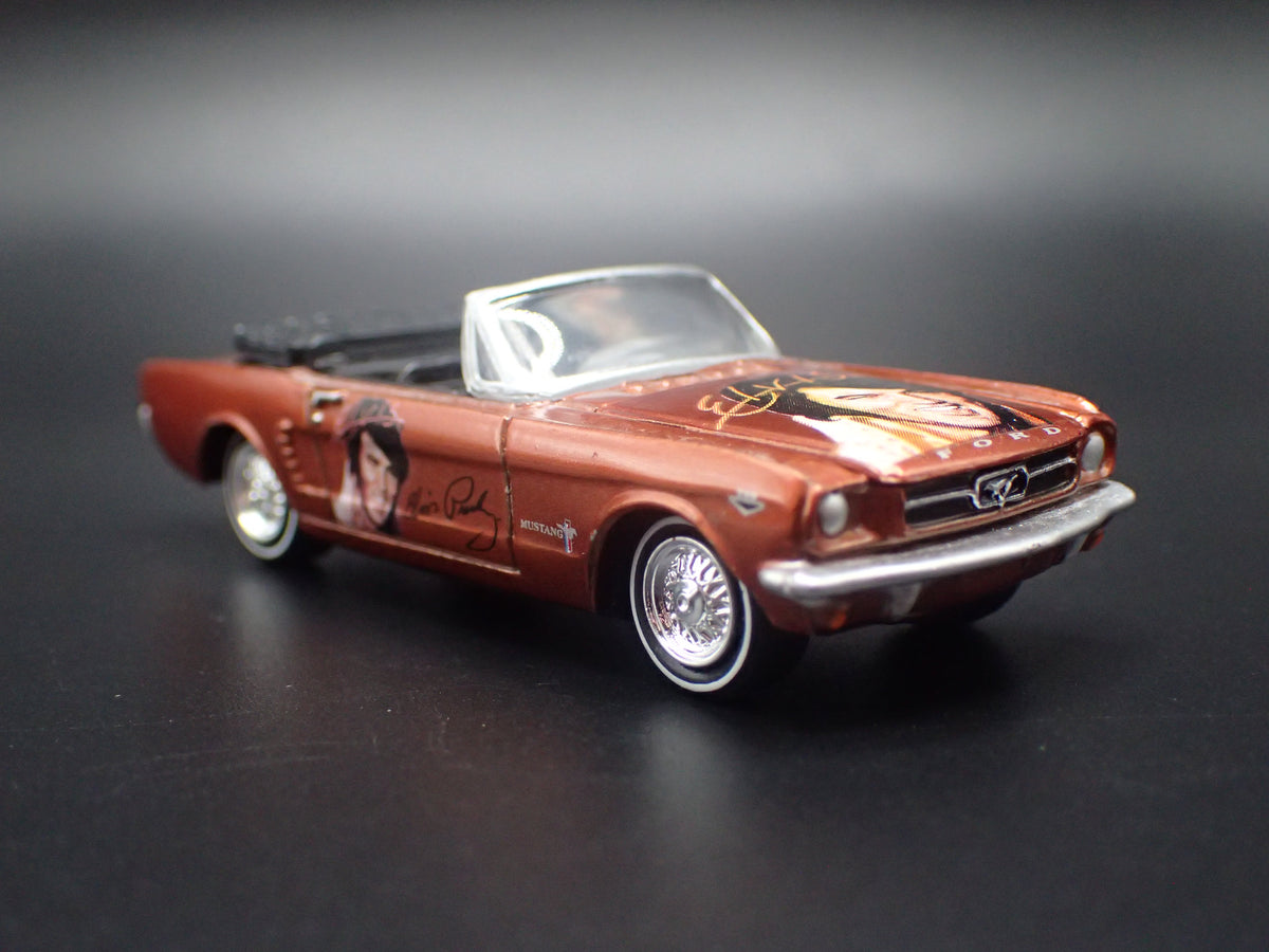 1965 65 FORD MUSTANG CONVERTIBLE ELVIS 1:64 SCALE DIORAMA DIECAST MODEL CAR