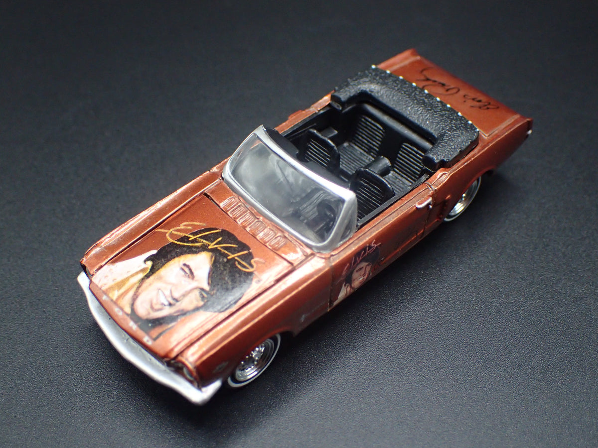 1965 65 FORD MUSTANG CONVERTIBLE ELVIS 1:64 SCALE DIORAMA DIECAST MODEL CAR