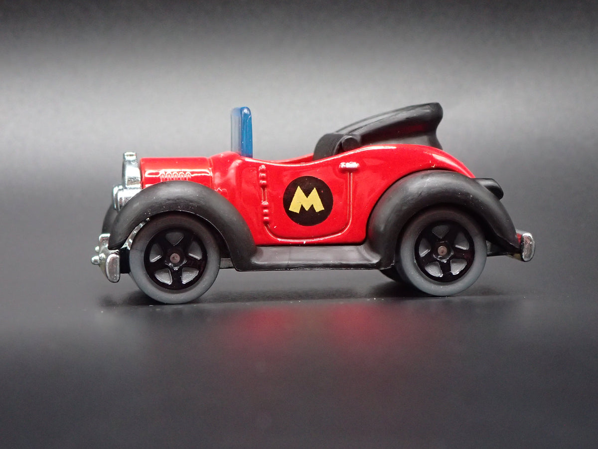DISNEY MICKEY MOUSE CAR RED 1:64 SCALE COLLECTIBLE DIORAMA DIECAST MODEL CAR