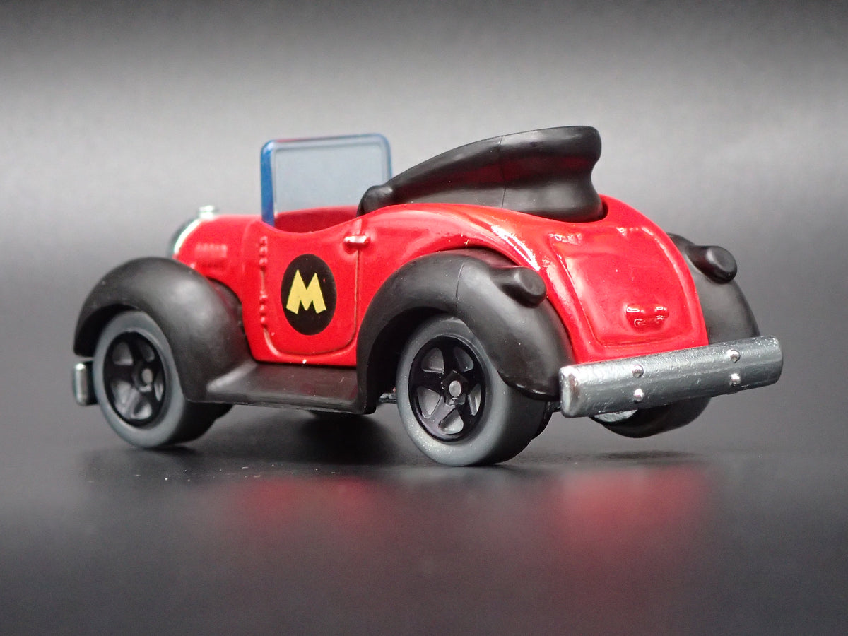 DISNEY MICKEY MOUSE CAR RED 1:64 SCALE COLLECTIBLE DIORAMA DIECAST MODEL CAR