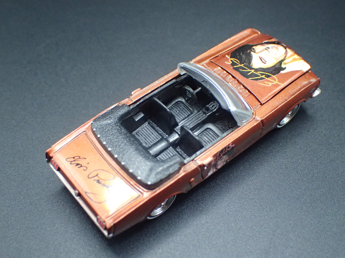 1965 65 FORD MUSTANG CONVERTIBLE ELVIS 1:64 SCALE DIORAMA DIECAST MODEL CAR