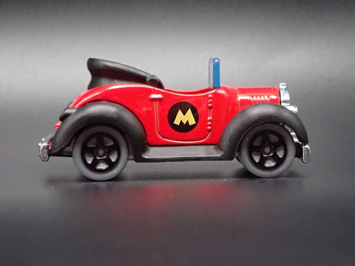 DISNEY MICKEY MOUSE CAR RED 1:64 SCALE COLLECTIBLE DIORAMA DIECAST MODEL CAR