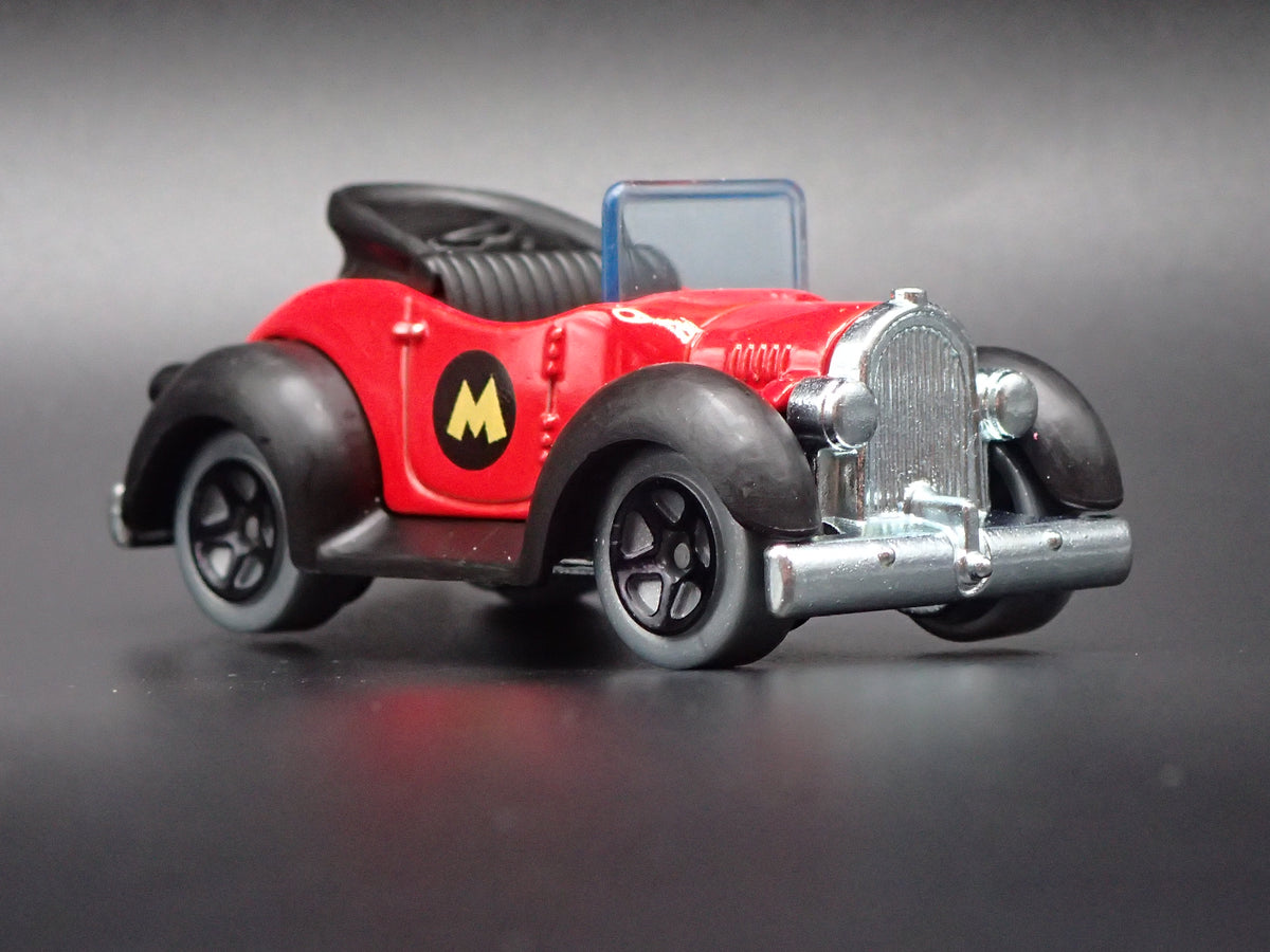 DISNEY MICKEY MOUSE CAR RED 1:64 SCALE COLLECTIBLE DIORAMA DIECAST MODEL CAR