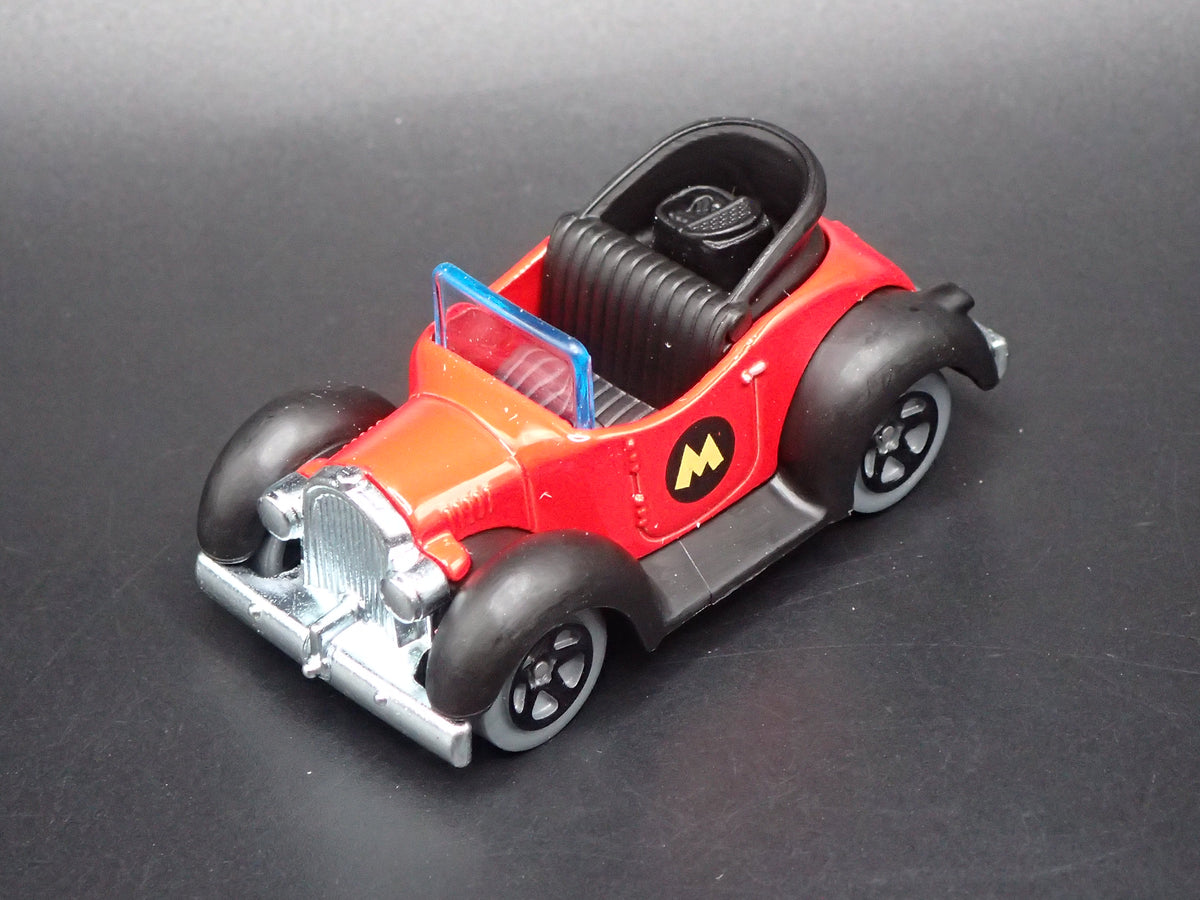 DISNEY MICKEY MOUSE CAR RED 1:64 SCALE COLLECTIBLE DIORAMA DIECAST MODEL CAR
