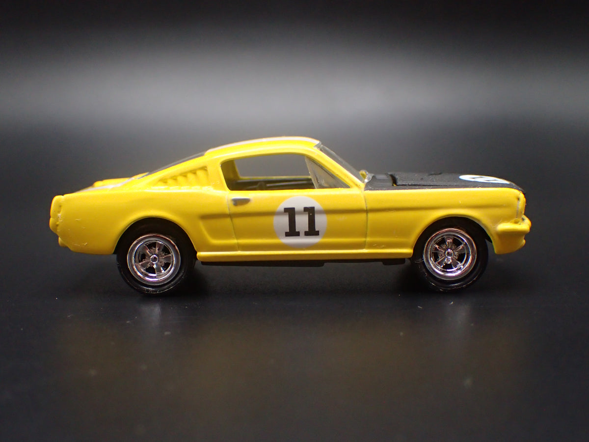 1965 65 FORD MUSTANG FASTBACK YELLOW 1:64 SCALE COLLECTIBLE DIECAST MODEL CAR