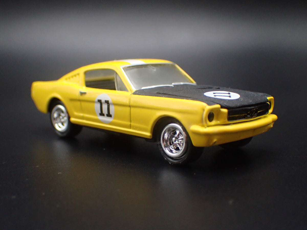 1965 65 FORD MUSTANG FASTBACK YELLOW 1:64 SCALE COLLECTIBLE DIECAST MODEL CAR