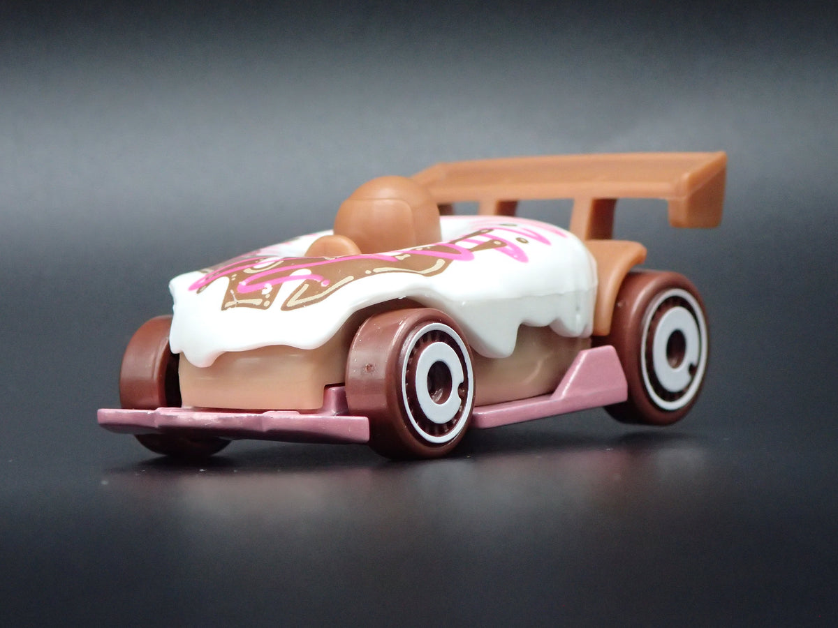 DONUT DRIFTER RACE CAR WHITE 1:64 SCALE COLLECTIBLE DIORAMA DIECAST MODEL CAR
