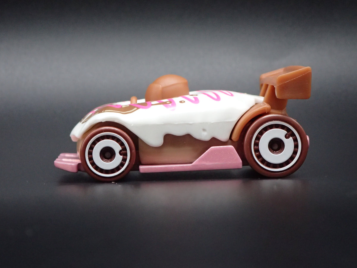 DONUT DRIFTER RACE CAR WHITE 1:64 SCALE COLLECTIBLE DIORAMA DIECAST MODEL CAR