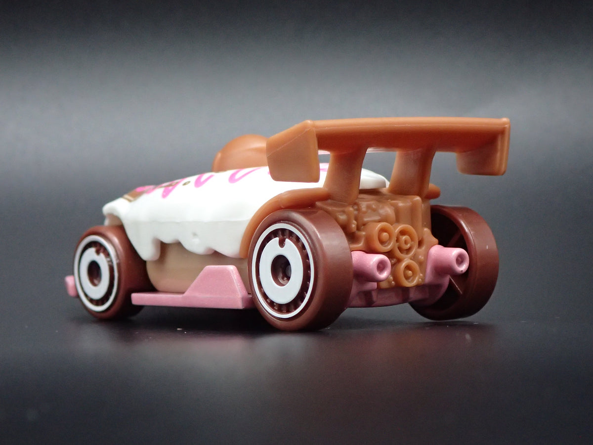 DONUT DRIFTER RACE CAR WHITE 1:64 SCALE COLLECTIBLE DIORAMA DIECAST MODEL CAR