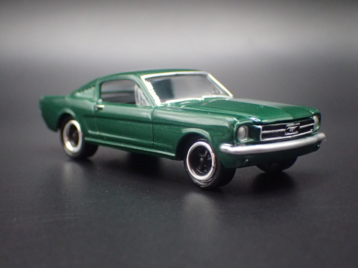 1965 65 FORD MUSTANG FASTBACK GREEN 1:64 SCALE COLLECTIBLE DIECAST MODEL CAR