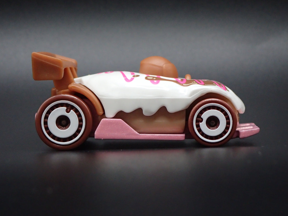 DONUT DRIFTER RACE CAR WHITE 1:64 SCALE COLLECTIBLE DIORAMA DIECAST MODEL CAR