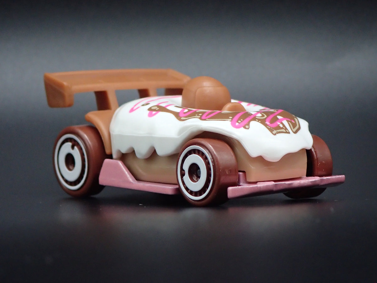 DONUT DRIFTER RACE CAR WHITE 1:64 SCALE COLLECTIBLE DIORAMA DIECAST MODEL CAR