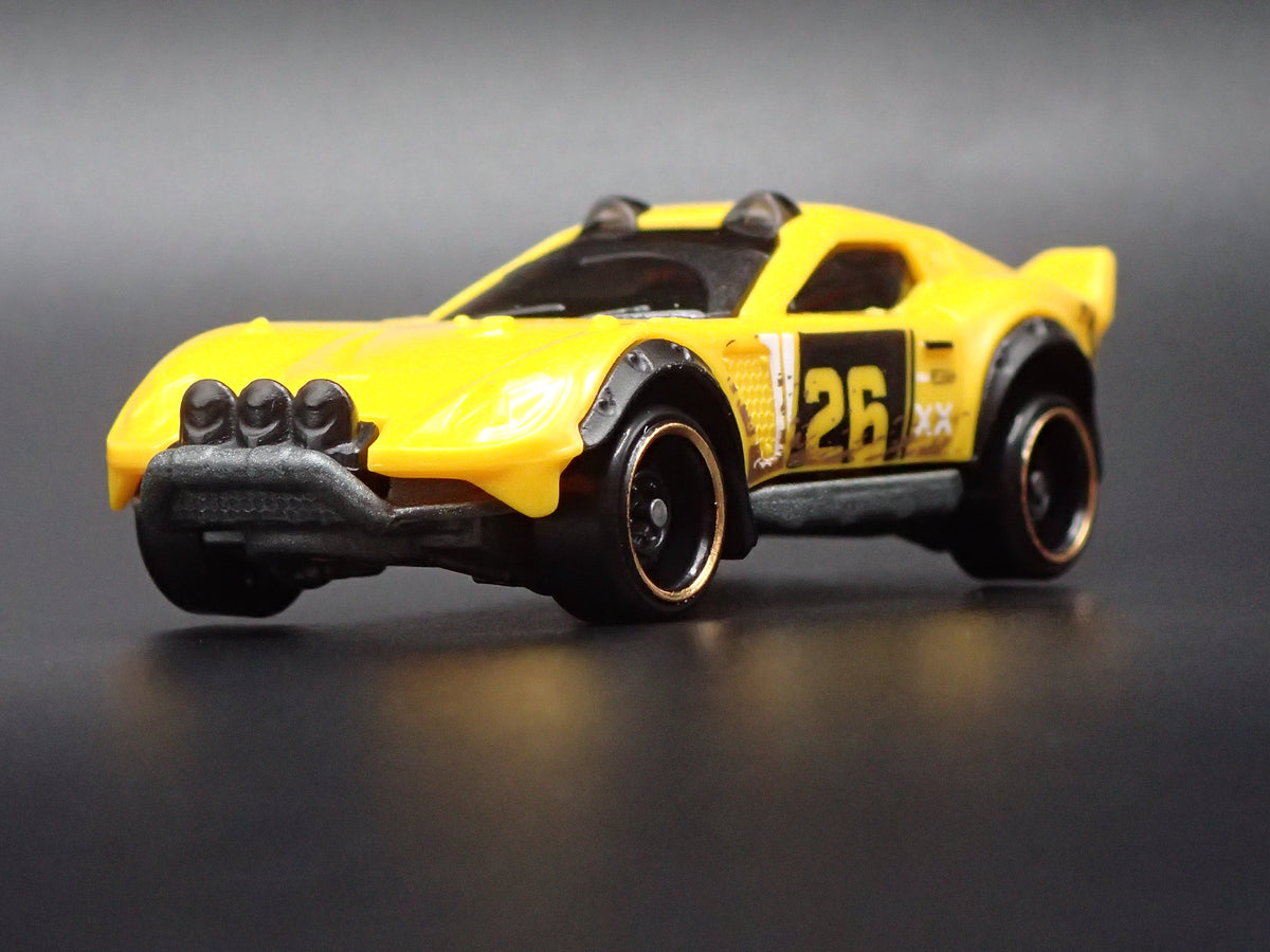 EL SEGUNDO RALLYE RACE CAR YELLOW 1:64 SCALE COLLECTIBLE DIORAMA DIECAST MODEL CAR