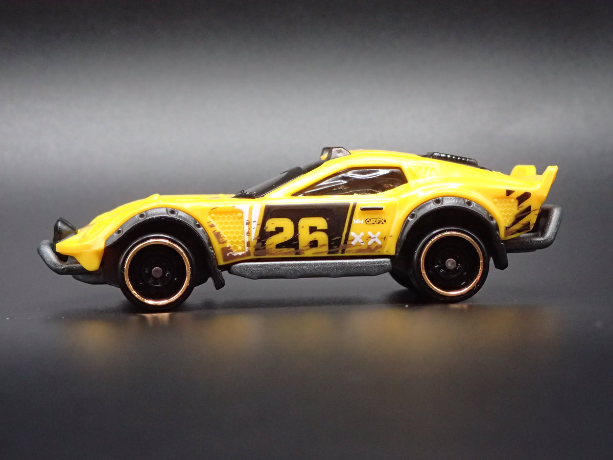 EL SEGUNDO RALLYE RACE CAR YELLOW 1:64 SCALE COLLECTIBLE DIORAMA DIECAST MODEL CAR