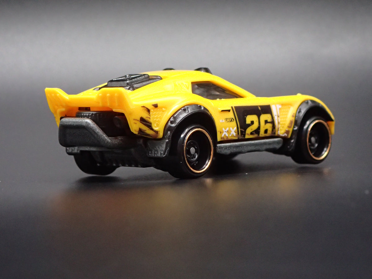EL SEGUNDO RALLYE RACE CAR YELLOW 1:64 SCALE COLLECTIBLE DIORAMA DIECAST MODEL CAR