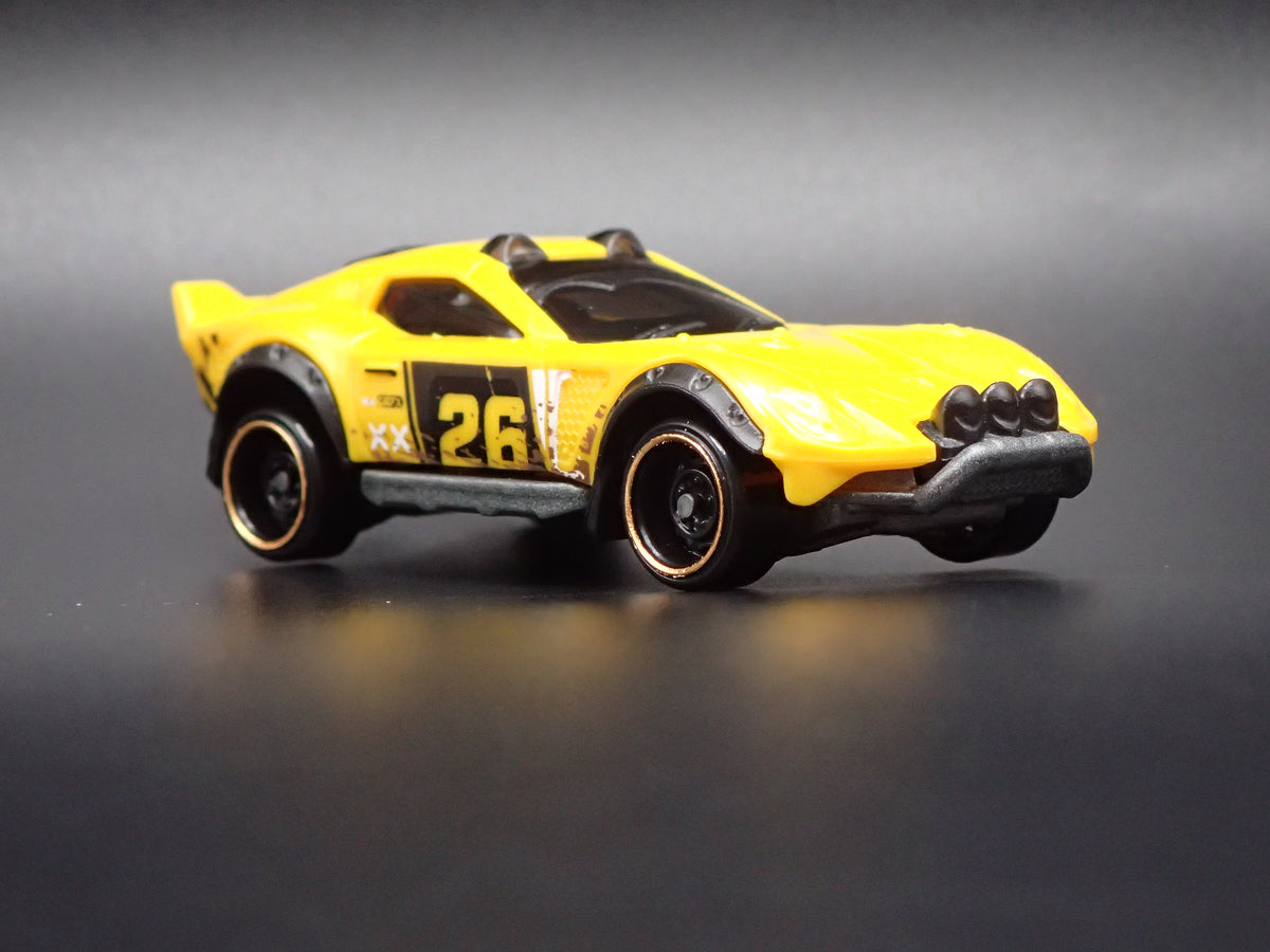 EL SEGUNDO RALLYE RACE CAR YELLOW 1:64 SCALE COLLECTIBLE DIORAMA DIECAST MODEL CAR