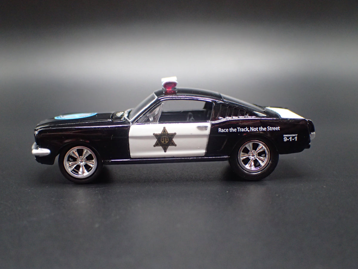 1965 65 FORD MUSTANG 2+2 FASTBACK POLICE 1:64 SCALE DIECAST MODEL CAR