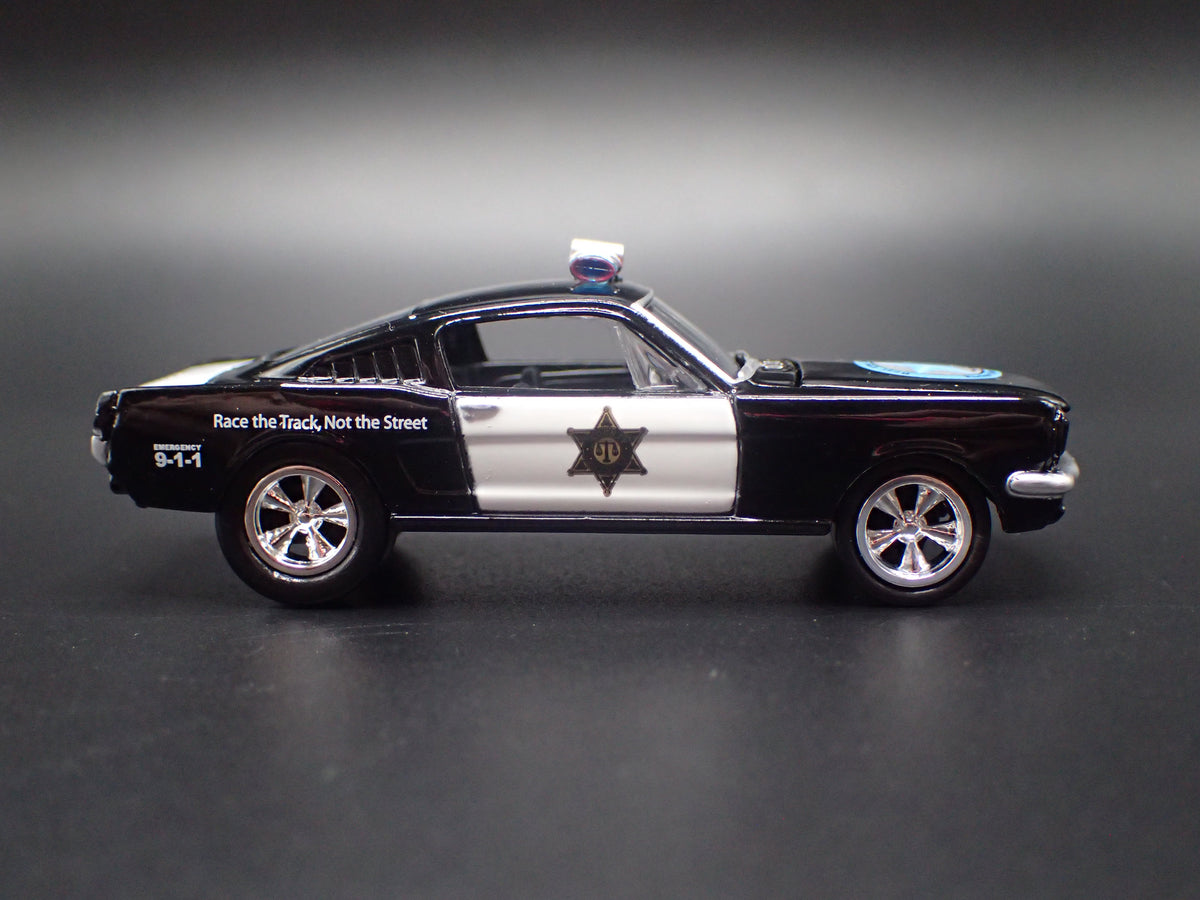 1965 65 FORD MUSTANG 2+2 FASTBACK POLICE 1:64 SCALE DIECAST MODEL CAR