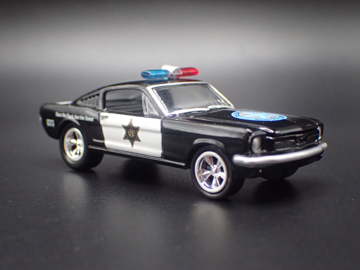 1965 65 FORD MUSTANG 2+2 FASTBACK POLICE 1:64 SCALE DIECAST MODEL CAR
