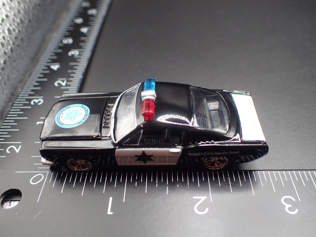1965 65 FORD MUSTANG 2+2 FASTBACK POLICE 1:64 SCALE DIECAST MODEL CAR