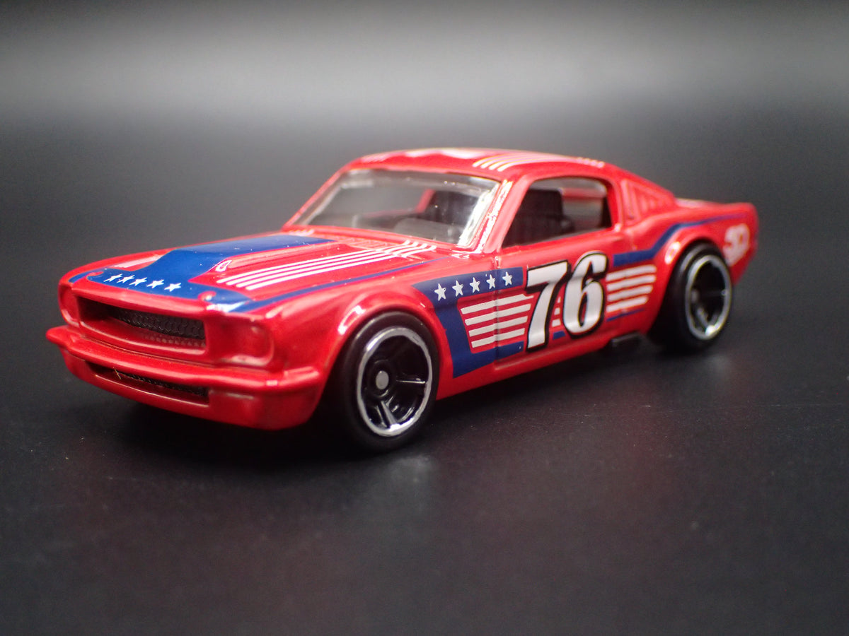 1965 65 FORD MUSTANG FASTBACK 2+2 RED 1:64 SCALE DIORAMA DIECAST MODEL CAR
