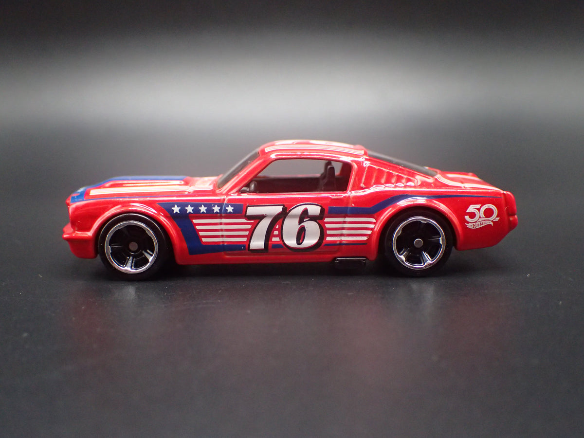 1965 65 FORD MUSTANG FASTBACK 2+2 RED 1:64 SCALE DIORAMA DIECAST MODEL CAR