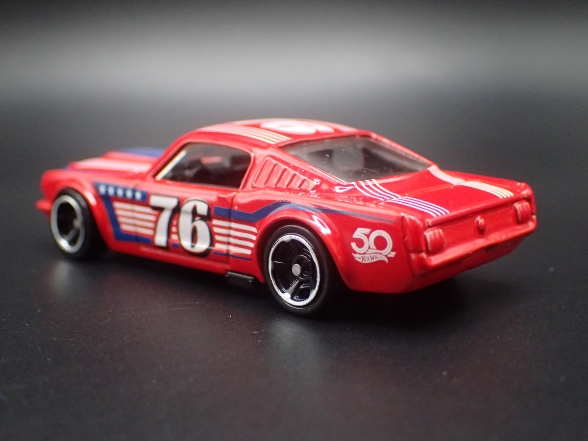 1965 65 FORD MUSTANG FASTBACK 2+2 RED 1:64 SCALE DIORAMA DIECAST MODEL CAR