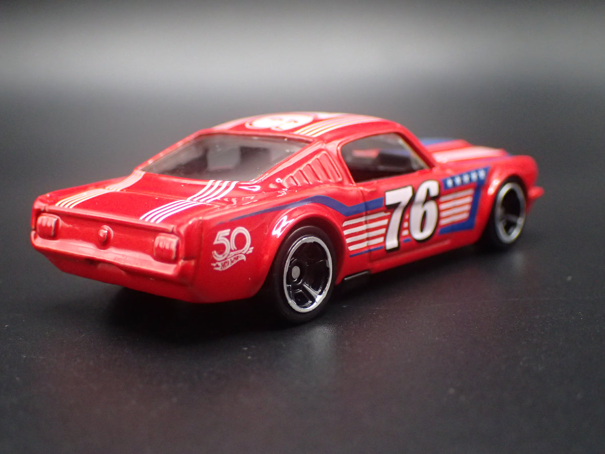 1965 65 FORD MUSTANG FASTBACK 2+2 RED 1:64 SCALE DIORAMA DIECAST MODEL CAR